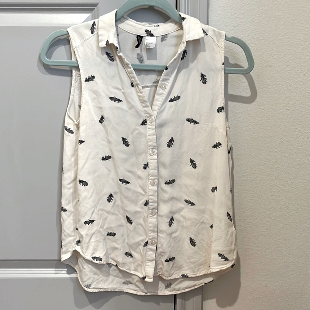 Sleeveless H&M top